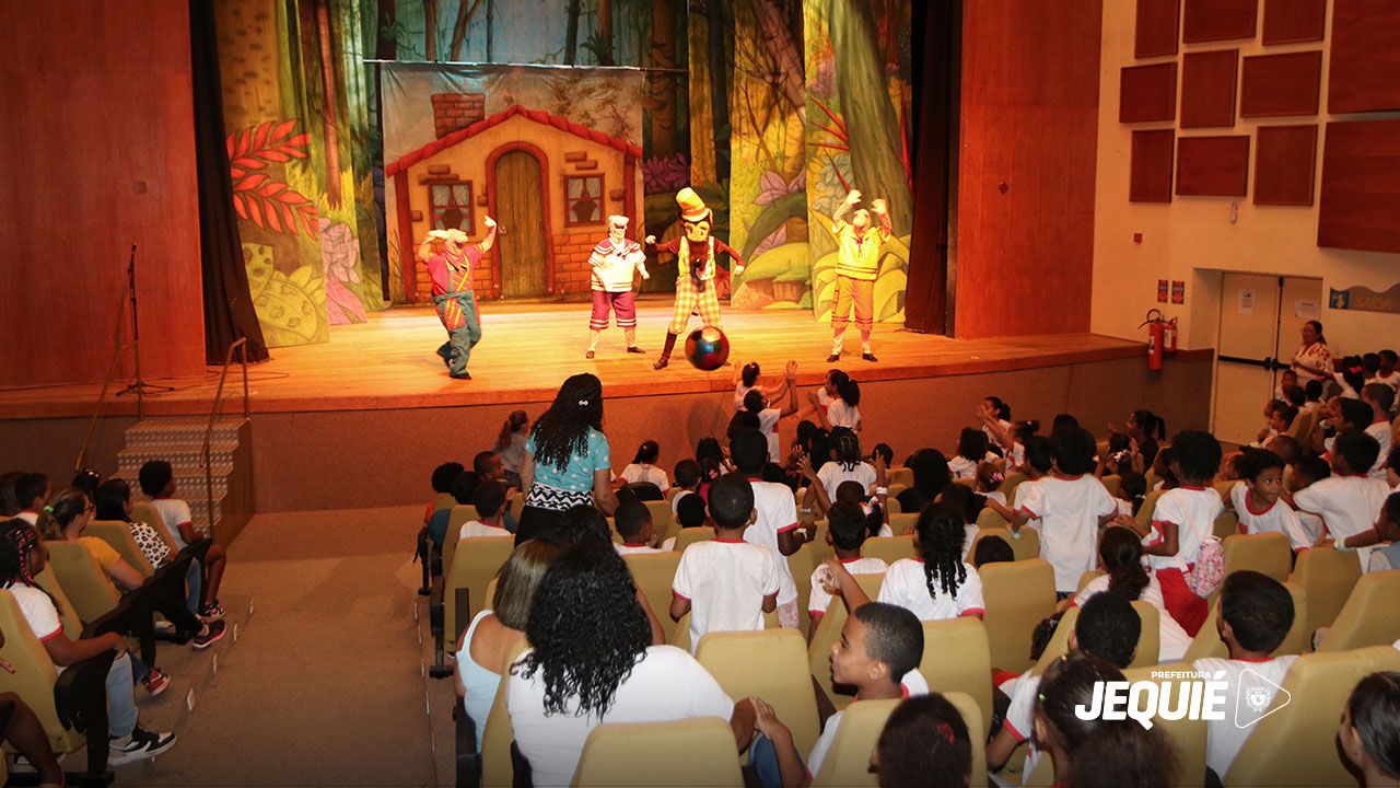 Prefeitura de Jequié inicia projeto “A Escola vai ao Teatro” e mobiliza centenas de estudantes do Sistema Municipal de Ensino